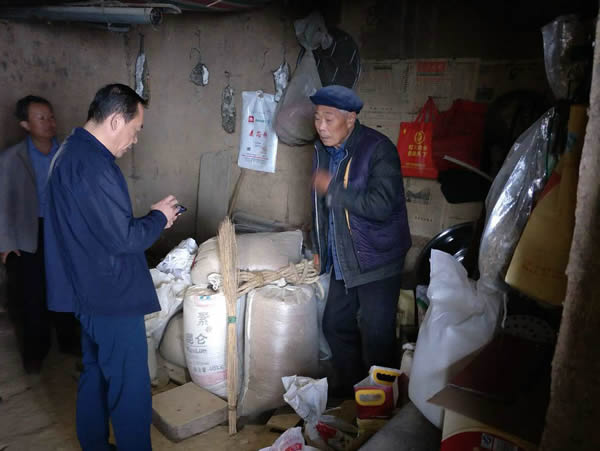 隴運集團公司黨委書記、董事長李寅祥同志深入琵琶鎮(zhèn)寧強村開展幫扶工作