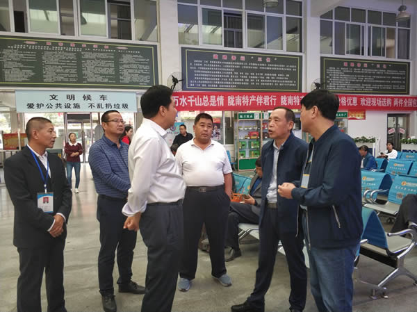 市交通運輸局黨組副書記、市運管局局長何濤一行到隴運集團公司檢查國慶節(jié)前安全生產工作