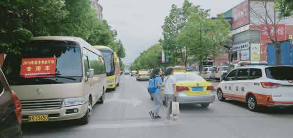 又是一年高考季，又到愛心送考時(shí)