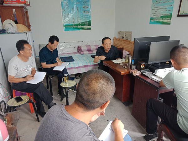 隴運(yùn)集團(tuán)公司黨委書記、董事長李寅祥深入琵琶鎮(zhèn)寧強(qiáng)村檢查指導(dǎo)幫扶工作