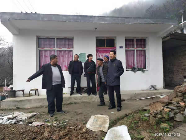 隴運(yùn)集團(tuán)公司開展“解難題、辦實(shí)事、送溫暖”主題黨日活動(dòng)