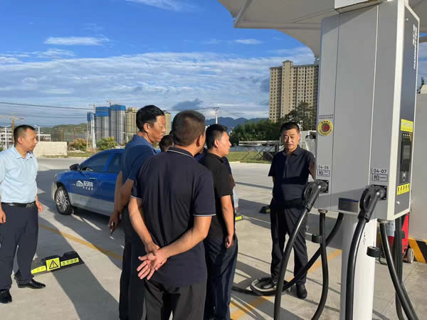 新作風煥發(fā)新氣象 新?lián)斦宫F(xiàn)新作為 ——成縣公交公司工作紀實(五)