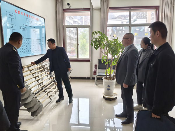 隴南市隴運(yùn)集團(tuán)公司黨委書記、董事長馬明喜帶隊(duì)開展安全生產(chǎn)檢查